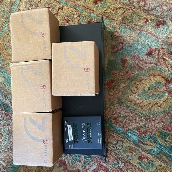 Leaf/Control4 LU862 4K Ultra HD 8×8Matrix Switch with 5 control4 HDbase receiver - Picture 2 of 5